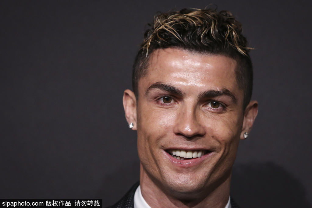 足球亚洲最佳球员候选名单公布，国脚成功入围（亚洲最佳足球员候选名单出炉，国脚榜上有名）