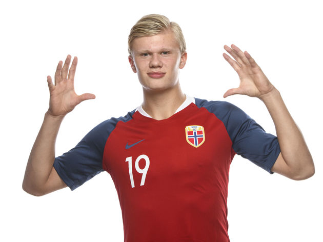 34天只赢1场！阿隆索致敬滕哈赫：都怪裁判，我们走在正确的路上