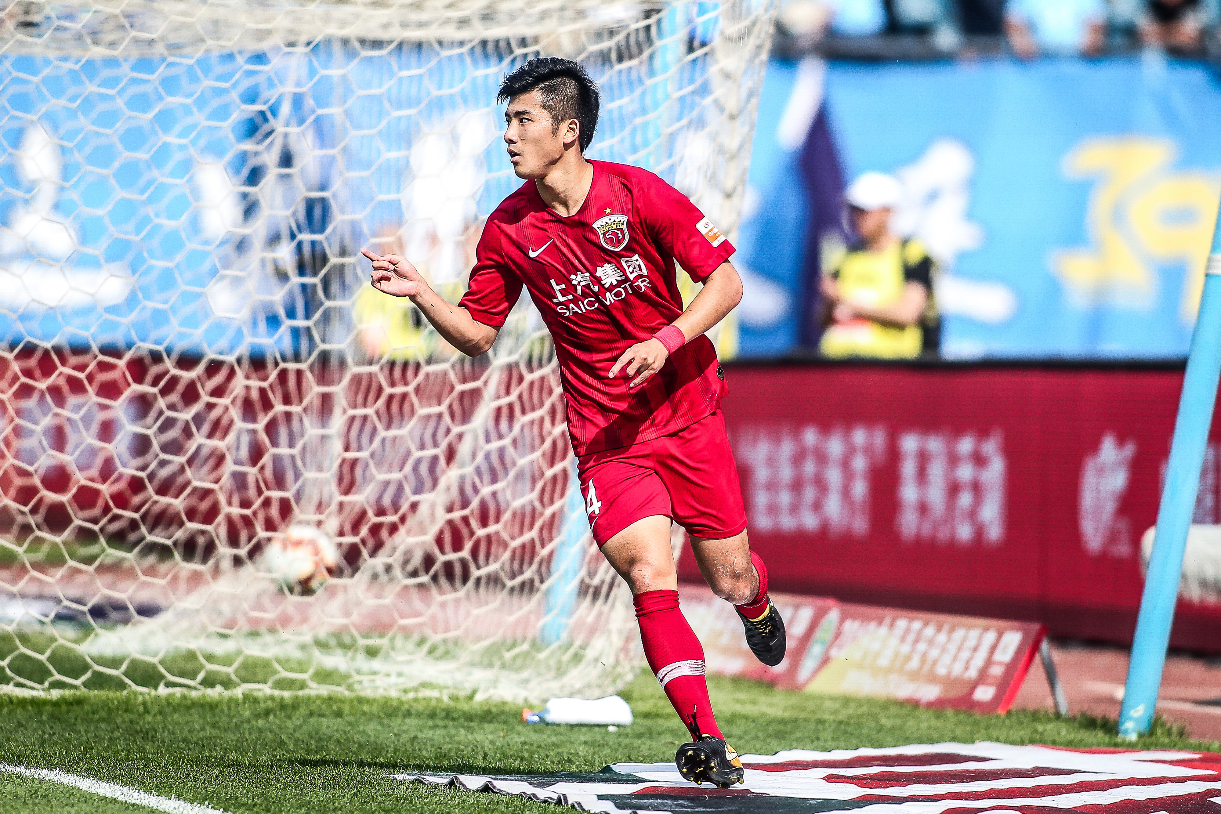 媒体大V热议南京再办重大足球赛事 苏超带动足球热，预祝新江苏队早日落地南京!（南京再办重磅足球赛引大V热议：苏超引爆球市，盼新江苏队早日落户南京）