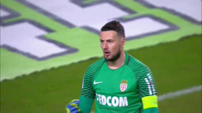 西媒：因退出国家队，亚马尔成西班牙11月被网暴最多的球员（西媒称：亚马尔因退队风波成西班牙11月遭网暴最多的球员）