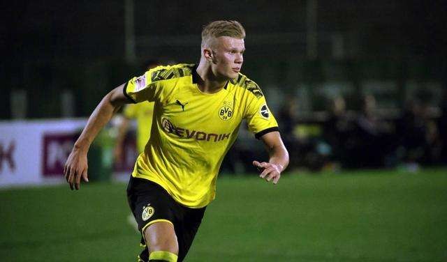 中超11月最佳球员候选：法比奥领衔，王燊超、吴曦、侯森在列（中超11月最佳球员候选名单：法比奥领跑，王燊超、吴曦、侯森入围）